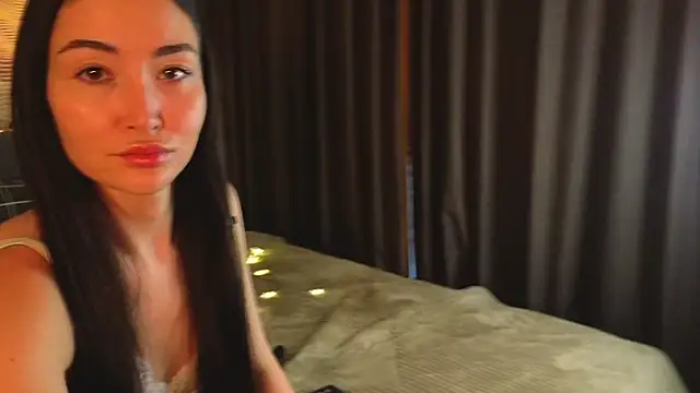 Snapshot of MilaYumi chatting on February 19, 2026, 6:42 am MilaYumi online show from February 19, 2026, 6:42 am