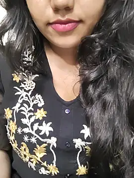 Miss Rose   online show from October 1, 2025, 4:24 pm