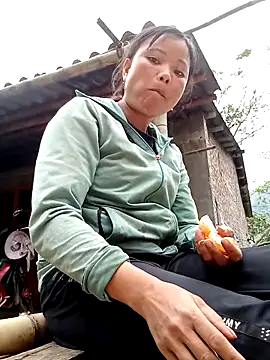 Snapshot of Samyy_xx chatting on October 27, 2025, 5:33 am Samyy xx online show from October 27, 2025, 5:33 am