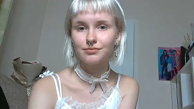 Snapshot of Paradoxy_ chatting on October 10, 2025, 7:46 pm Paradoxy online show from October 10, 2025, 7:46 pm