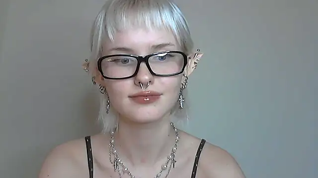 Snapshot of Paradoxy_ chatting on October 29, 2025, 7:26 pm Paradoxy online show from October 29, 2025, 7:26 pm