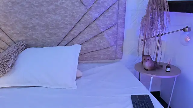 EmmaBlossom online show from December 20, 2025, 12:45 pm