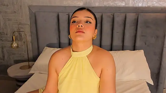 EmmaBlossom online show from April 3, 2026, 12:47 pm