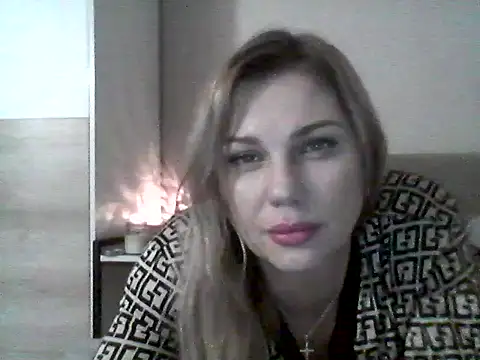 Snapshot of Moniraya chatting on November 18, 2025, 4:11 pm Moniraya online show from November 18, 2025, 4:11 pm