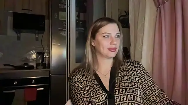 Snapshot of Moniraya chatting on April 3, 2026, 7:23 pm Moniraya online show from April 3, 2026, 7:23 pm