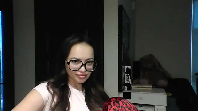 Elyrisse online show from October 25, 2025, 11:54 pm