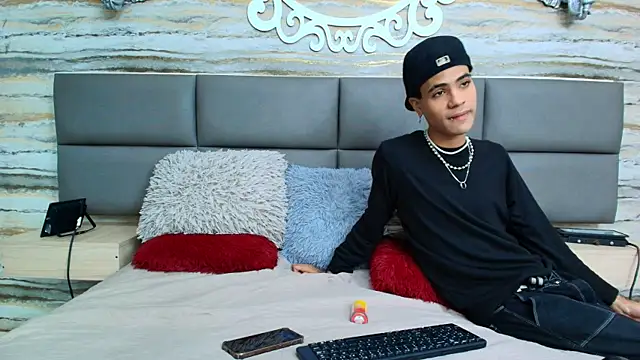 Snapshot of Lovers_21 chatting on October 2, 2025, 7:54 pm Lovers 21 online show from October 2, 2025, 7:54 pm