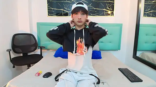 Snapshot of Lovers_21 chatting on October 9, 2025, 4:43 am Lovers 21 online show from October 9, 2025, 4:43 am