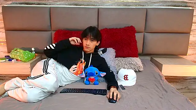 Snapshot of Lovers_21 chatting on October 17, 2025, 9:39 pm Lovers 21 online show from October 17, 2025, 9:39 pm