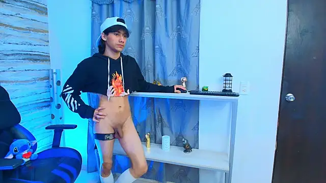 Snapshot of Lovers_21 chatting on October 22, 2025, 11:43 am Lovers 21 online show from October 22, 2025, 11:43 am