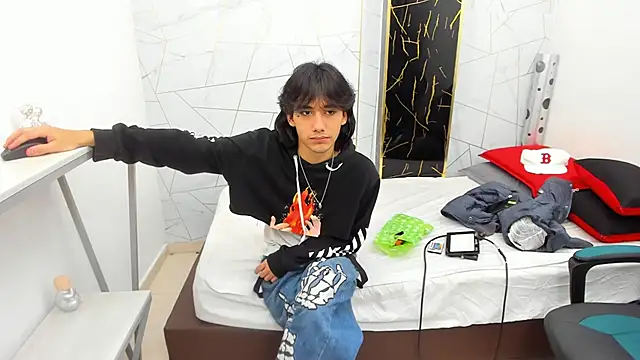 Snapshot of Lovers_21 chatting on November 12, 2025, 3:51 am Lovers 21 online show from November 12, 2025, 3:51 am