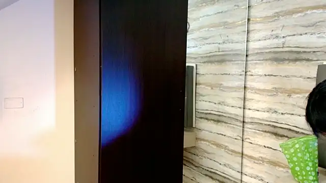 Snapshot of Lovers_21 chatting on November 17, 2025, 11:43 pm Lovers 21 online show from November 17, 2025, 11:43 pm