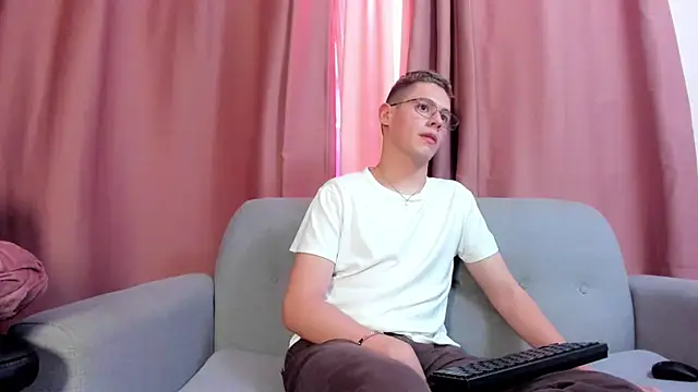 Snapshot of royal_fantasy chatting on September 25, 2025, 7:17 pm royal fantasy online show from September 25, 2025, 7:17 pm