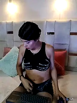 AelithEscarlata online show from November 19, 2025, 12:27 pm