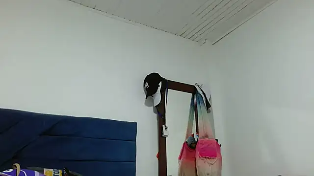 Maira Diaz online show from November 4, 2025, 3:44 pm