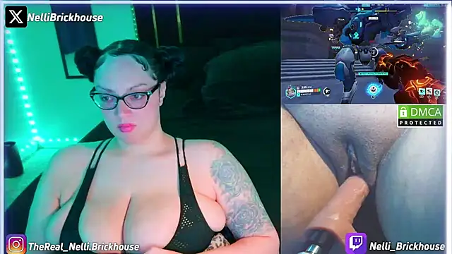 Snapshot of Nelli_Brickhouse chatting on July 14, 2026, 3:33 am Nelli Brickhouse online show from July 14, 2026, 3:33 am