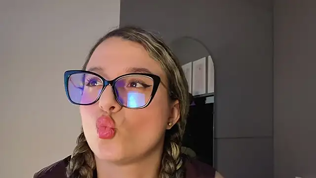 katiaa lovv online show from March 11, 2026, 12:22 pm