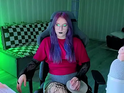 Snapshot of violet-siren-x chatting on July 10, 2026, 8:40 am violet-siren-x online show from July 10, 2026, 8:40 am