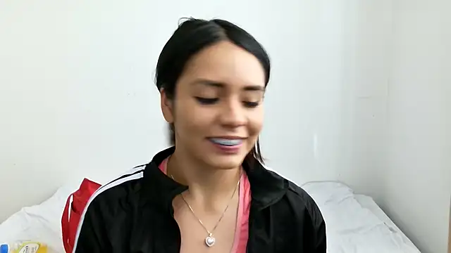 BellaBliss123 online show from October 11, 2025, 7:23 pm