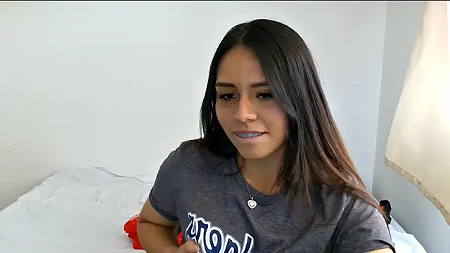 BellaBliss123 online show from October 19, 2025, 6:52 pm