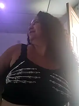 MEYBELLATINA online show from April 17, 2026, 9:18 pm