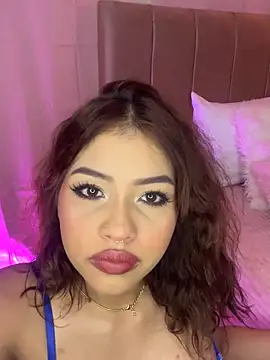 Mia Valmont online show from October 4, 2025, 11:41 am