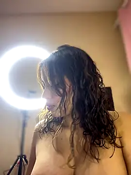 Mia Valmont online show from October 16, 2025, 2:18 pm