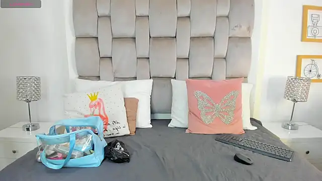 Snapshot of ChikiBom28 chatting on October 23, 2025, 7:34 pm ChikiBom28 online show from October 23, 2025, 7:34 pm