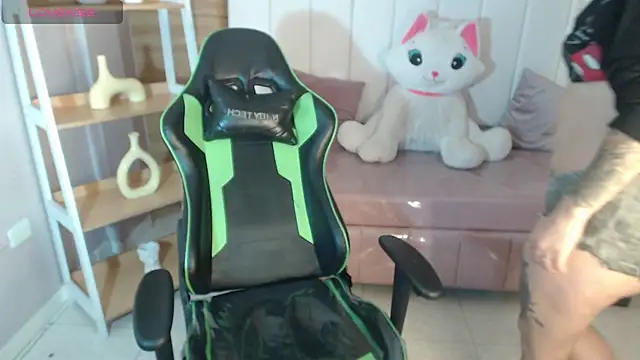 draviana a  online show from November 14, 2025, 2:54 am