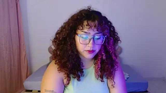 BlueeVelvet online show from September 28, 2025, 12:49 am