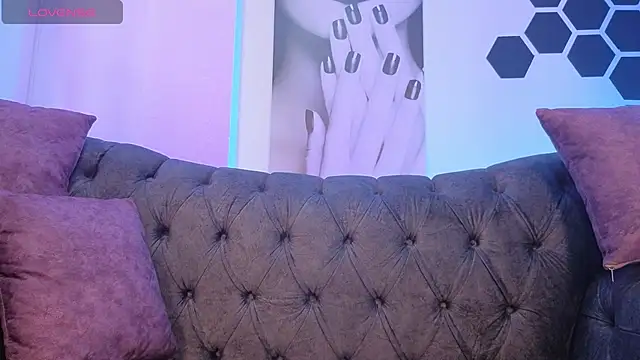 Angelina  Smith online show from November 12, 2025, 7:46 pm