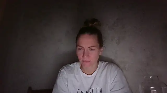 Snapshot of Thavione chatting on February 8, 2026, 9:40 pm Thavione online show from February 8, 2026, 9:40 pm