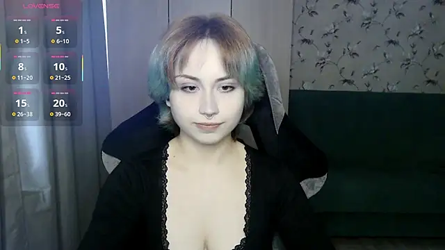 Snapshot of LeisaHopperstad chatting on May 15, 2026, 12:23 pm LeisaHopperstad online show from May 15, 2026, 12:23 pm