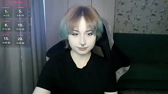 Snapshot of LeisaHopperstad chatting on May 18, 2026, 12:11 pm LeisaHopperstad online show from May 18, 2026, 12:11 pm