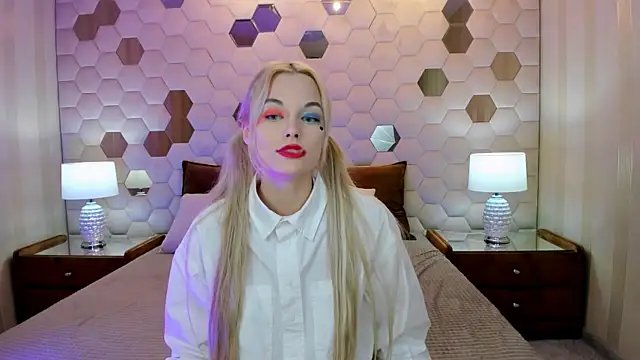 CallMeMargo online show from September 25, 2025, 12:42 pm