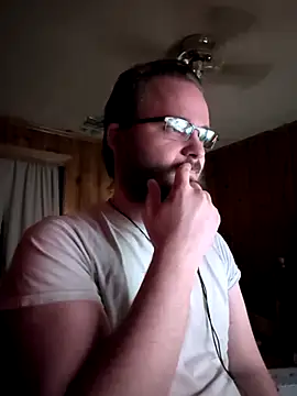 Snapshot of bear8t chatting on March 4, 2026, 11:22 pm bear8t online show from March 4, 2026, 11:22 pm