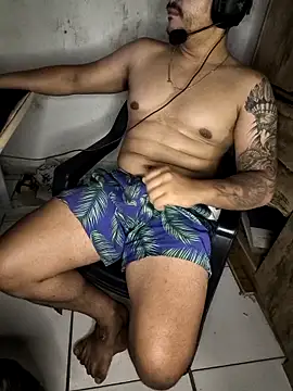 Snapshot of gtzmoreno chatting on February 4, 2026, 5:35 am gtzmoreno online show from February 4, 2026, 5:35 am