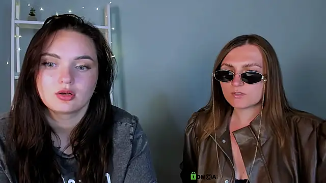 beatrice blue  online show from September 25, 2025, 2:10 pm