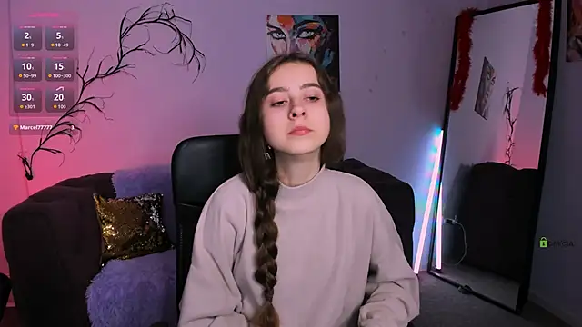 rebecca smile online show from November 20, 2025, 1:33 pm