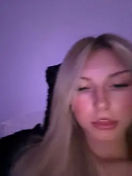 blondeeee online show from April 15, 2026, 4:36 pm