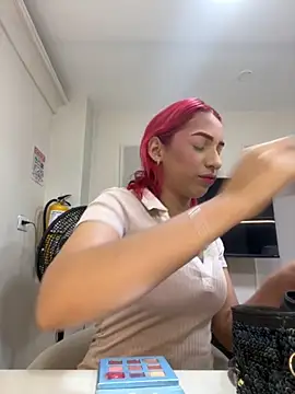 Snapshot of theladymonserrateshow chatting on November 5, 2025, 12:05 pm theladymonserrateshow online show from November 5, 2025, 12:05 pm