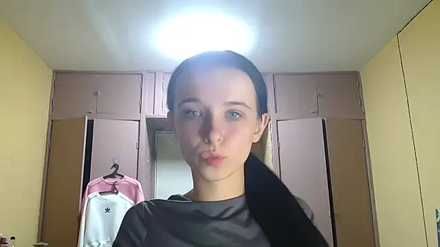 Emilia Light online show from October 4, 2025, 6:39 pm