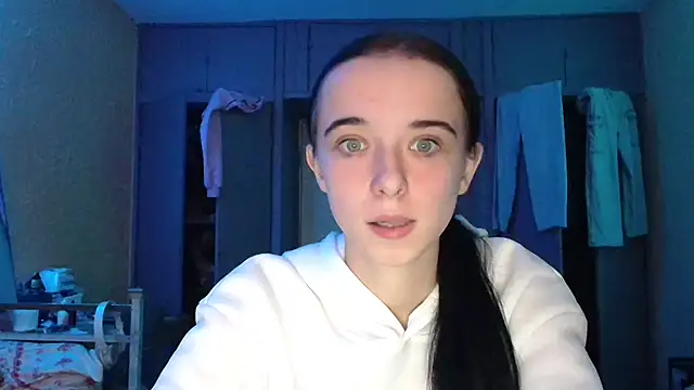 Emilia Light online show from October 19, 2025, 9:43 am