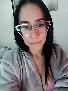 YaraDuartee online show from November 29, 2025, 9:40 pm