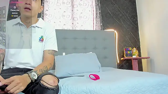 Snapshot of CharlotteAndSimon chatting on February 23, 2026, 2:25 pm CharlotteAndSimon online show from February 23, 2026, 2:25 pm