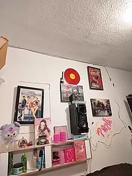 pinklajokr online show from April 5, 2026, 3:04 am