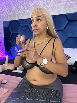 Snapshot of Angelina_Roa chatting on August 4, 2026, 2:30 pm Angelina Roa online show from August 4, 2026, 2:30 pm