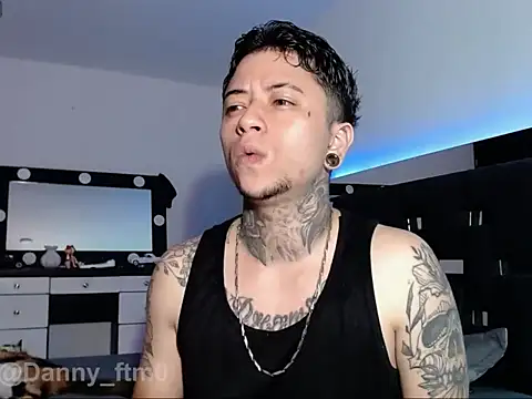 Snapshot of Dannystone2 chatting on May 5, 2026, 11:24 pm Dannystone2 online show from May 5, 2026, 11:24 pm