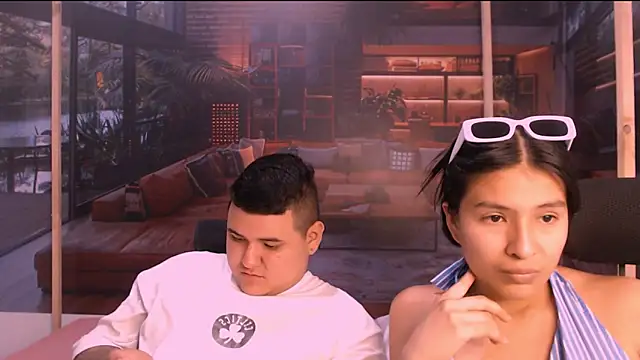 Charly and laura online show from October 5, 2025, 7:12 pm