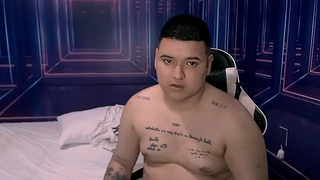 Charly and laura online show from October 15, 2025, 7:25 pm